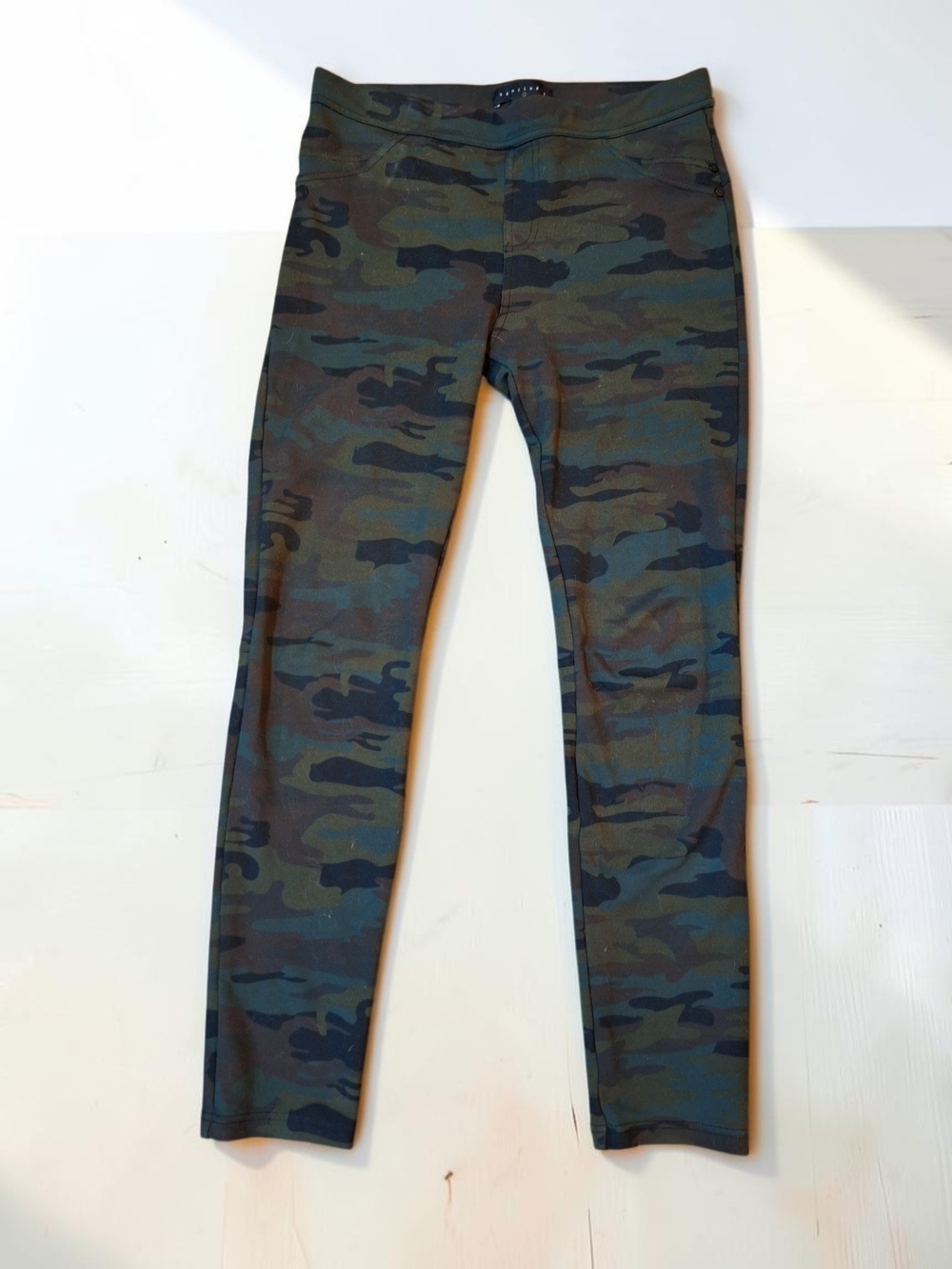 Sanctuary Green Camo Print Pants NWOT